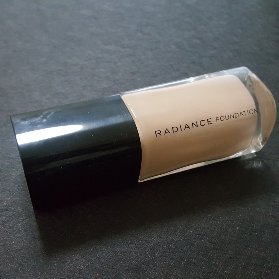 리뉴얼 전 제품을 써 본 적이 있어서 더 궁금하더라고요😳

크기가 작아 용량이 작나보다했더니 35ml였어요!