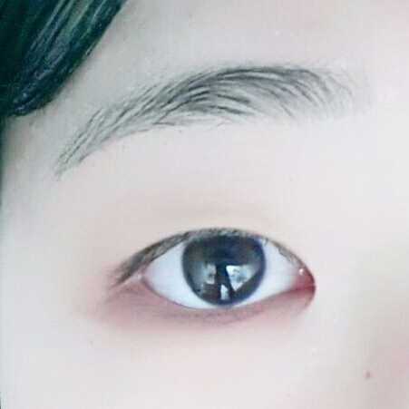 눈두덩이에 브라운음영을 깔아주세요

#에뛰드 룩앳마이아이즈 해변에선코코넛