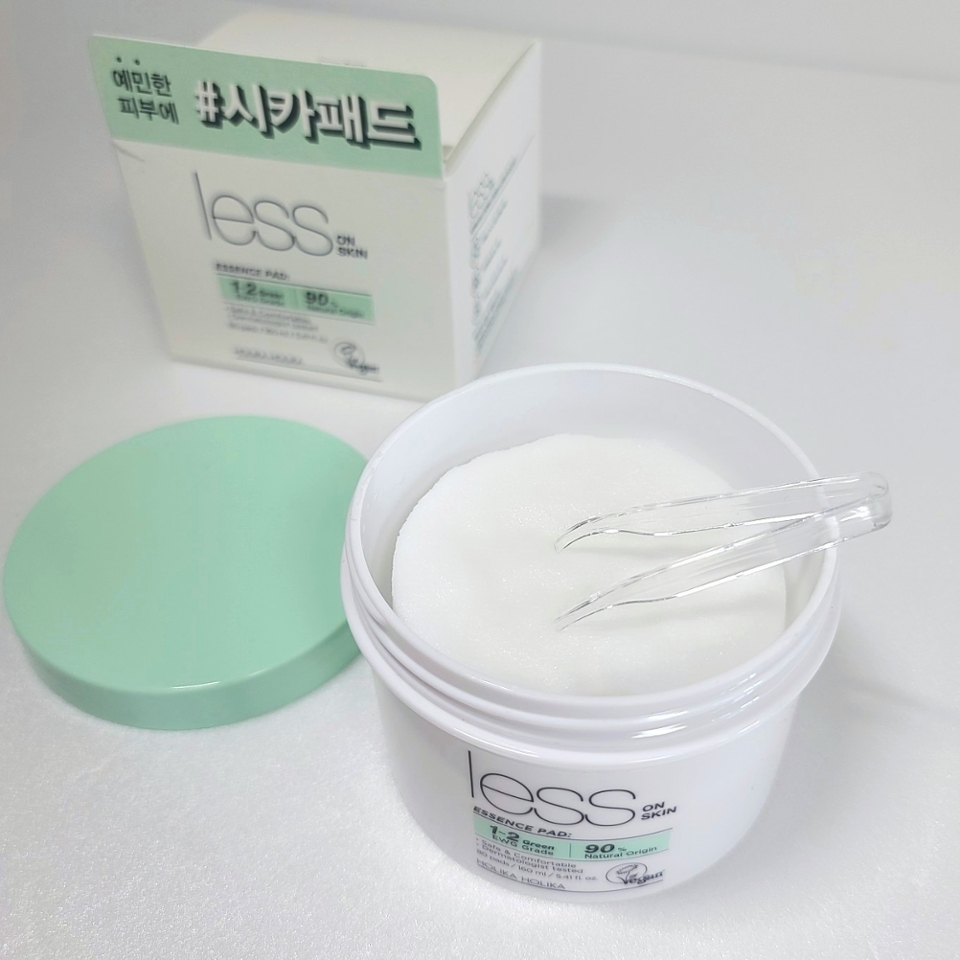 위생적인 사용을 위한 쪼꼬미 집게도 내장되어 있어요:)
​
요거 되게 사소한건데도 없으면 은근히 불편하죠?
