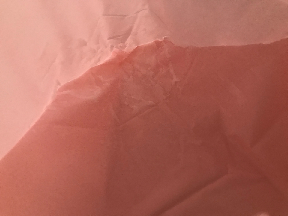 캡을열면 고햠량 에센스가 가득 들어있어요!! 요대로 써서 뒤에서부터 감아 같이 붙어있는 테이프로 머리크기에 따라 고정 시키면 된답니다😻