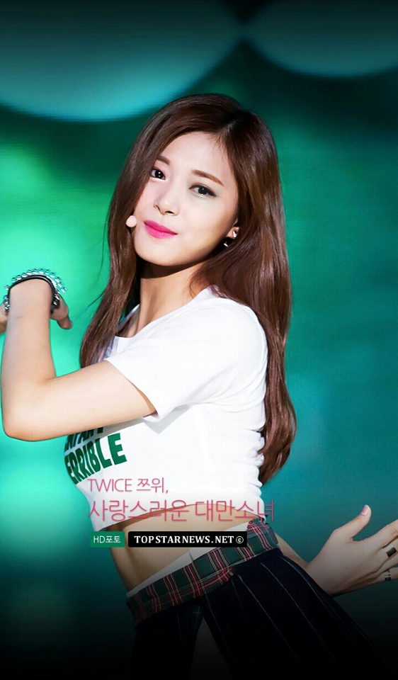 오른쪽 눈 합성한 사진입니다! 역시 비루하지만.. 재밌게 봐주셨다면 감사해요..♡ 
