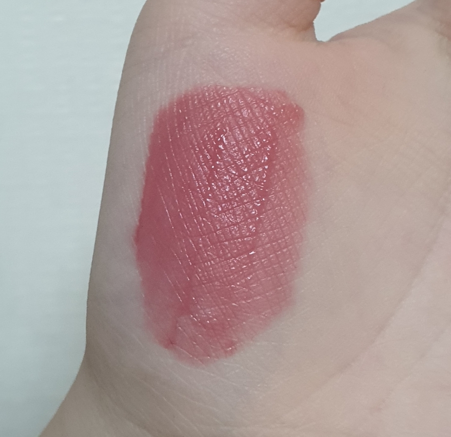 
제형이 신기하더라구요 
처음에 바르면 이런 워터틴트같은 제형인데 아래 사진 참고해주세요 색상은 모브 핑크입니다!
