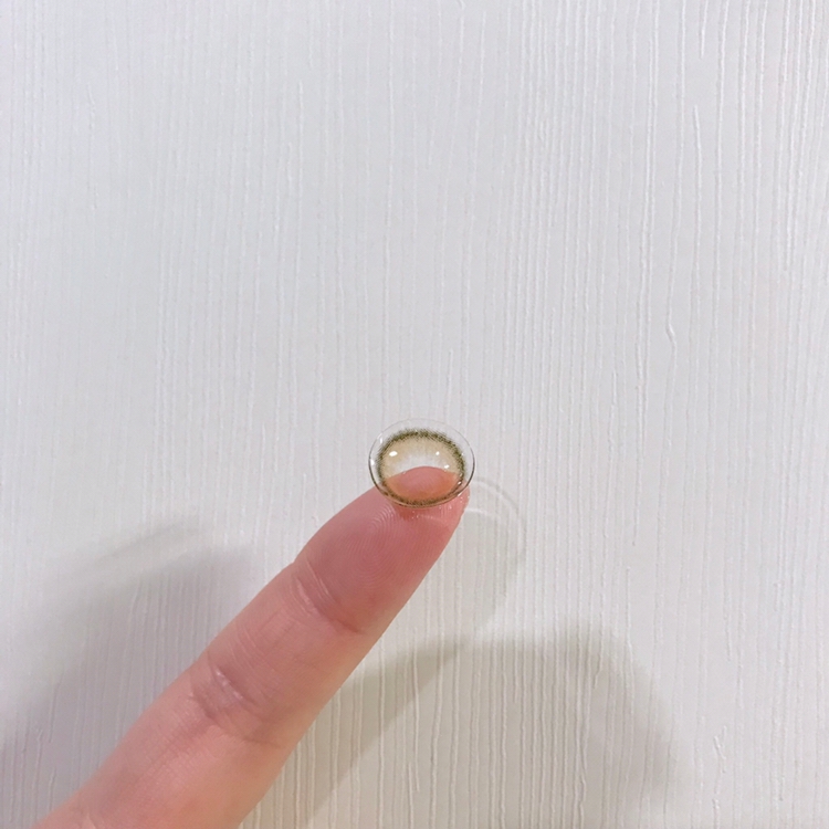 직경이 13.0mm로 스몰 직경이에요!

흔히들 말하는 홍채 렌즈더라구요~

그래서 더 자연스러운 것 같아요 : ) 