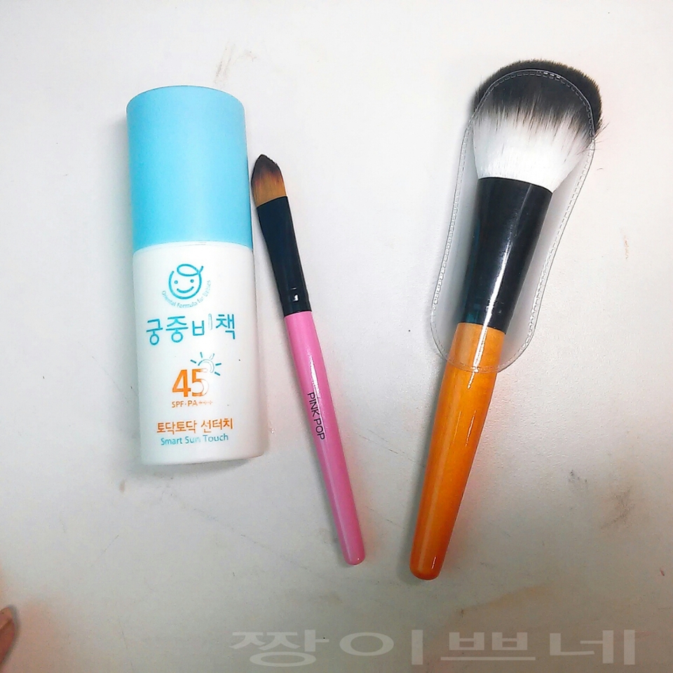 왼쪽부터
🙌궁중비책선터치🙌
🙌핑크팝섀도우브러쉬🙌
🙌다이소고급파우더브러쉬🙌