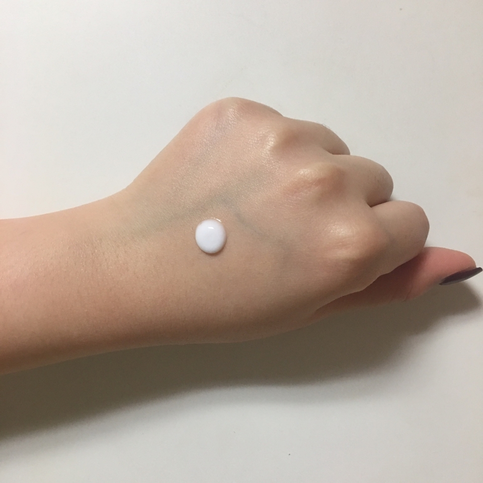 세럼이라 리퀴드 타입인줄 알았는데 묽은 로션 느낌이랍니다