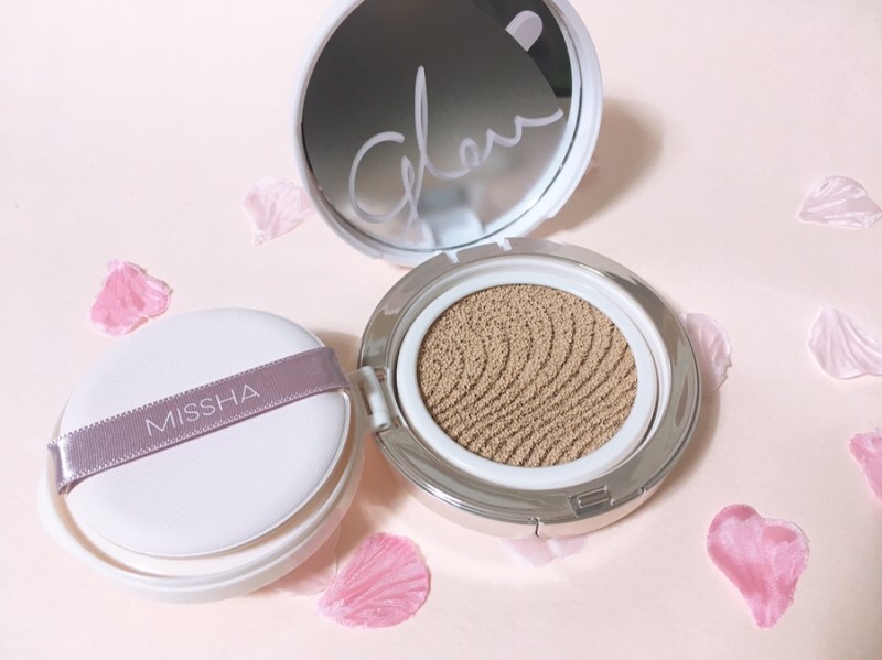 미샤 쿠션 사실 많이 안 써봤는데, 이번 커버 글로우 쿠션은 내용물이 묻어난 스펀지 모양이 되게 독특하다고 느껴졌어요.

여느 쿠션에서 한 번도 못 본 모양이었는데, 진짜 쿠션의 컨셉을 잘 반영했구나! 싶었던 ㅋㅋㅋ

결광에서의 결을 표현한 모습 같았어요. ㅋㅋㅋ

과연 얼마나 예쁜 결광 표현이 되는지는 하단을 참고해주세요.