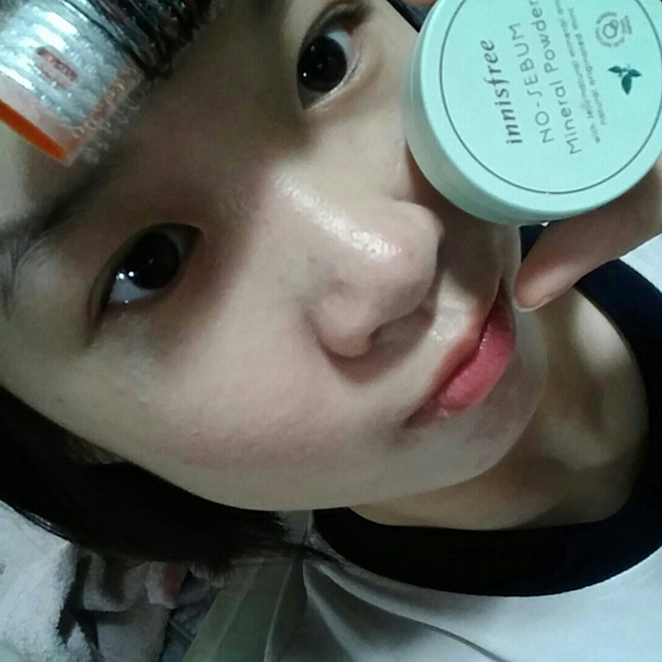 자 이제 이 끈적끈적함을 덜하기 위해 파우더를 사용해줍시당
네 많이들 아시는 노세범이죠 😍