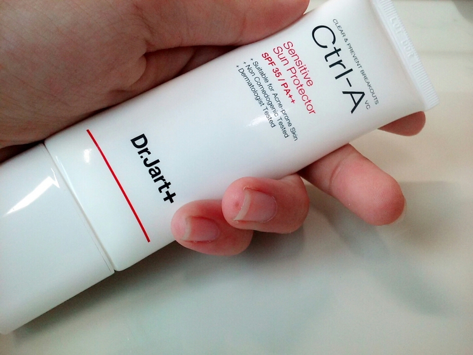 큐ㅠㅠㅜ 인생템 ㅠㅠ 선크림바르면서 거부감들지 않은 선크림 너가 처음이다 ㅜㅜ 씬님 선크림 갑오브갑에서 좋은평을 받은아이죠💖