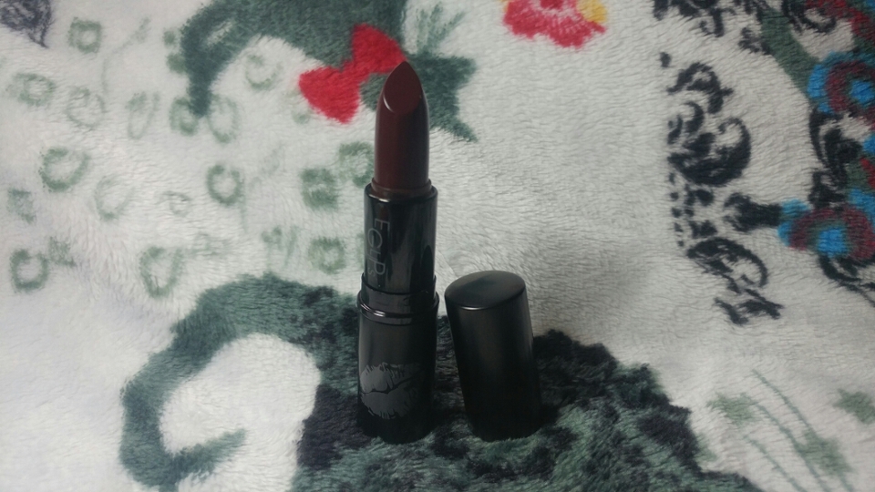 예쓰!!쌔까만색!!!ㅋㅋㅋㅋㅋㅋㅋ핏빛도는 립스틱은 언제봐도 설레이고몽환적이고 판타지한 !!그런것같아요!!핥핥!!