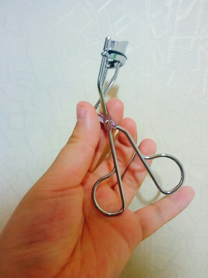 옆에는 이렇게 생겼구용