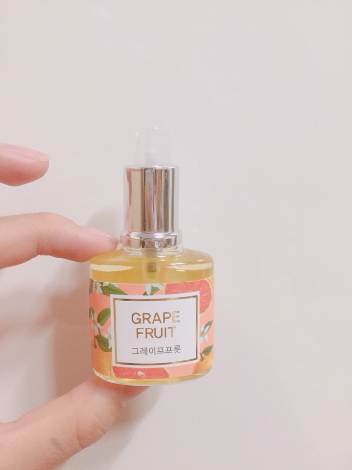 가격에 비해 솔직히 향도 좋고 양도 이정도면 .. 
파우치에도 쏙 들어가고 넘나 좋은것 💘