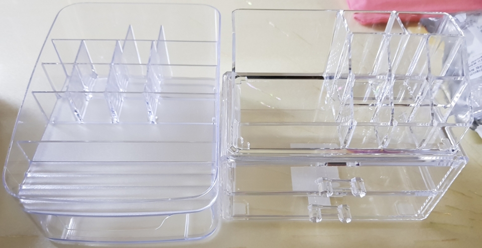 일단 이렇게 화장품 정리함을 준비해주시구용 ㅎㅎ 저 세개 조합이 제일 좋은 것 같아요