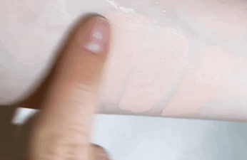 젤 중요한 밀착력!  물을 뿌리고 빡빡 문질렀을때 잘 묻어나지 않는 걸 볼수있어요! 



여름에 강추해요! 왜 SNS대란템인지 이제야 👍🏻👍🏻 
