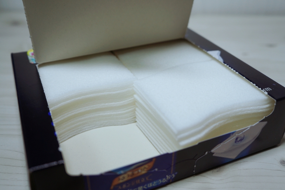 점선을 따라 절취해보면 4칸으로 나뉘어져있어요.
한칸에 10장씩, 총 40개로 구성 되어있습니다.ㅎ
가격이 저렴하다고는 생각이 들지 않을 수도 있어요.ㅎ
40개에 3000원이라니.....


