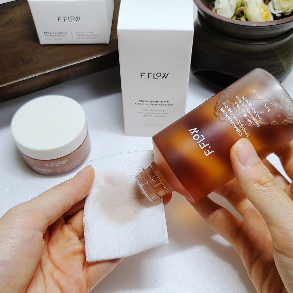 워터리한 제형이라 흡토, 닦토, 토너팩 등 활용도도 무궁무진!

​

여러겹 레이어링해도 끈적임 없이 쏙쏙 흡수되기 때문에 환절기 속건조 관리로 3스킨, 7스킨 용으로 사용하기에도 좋아요

