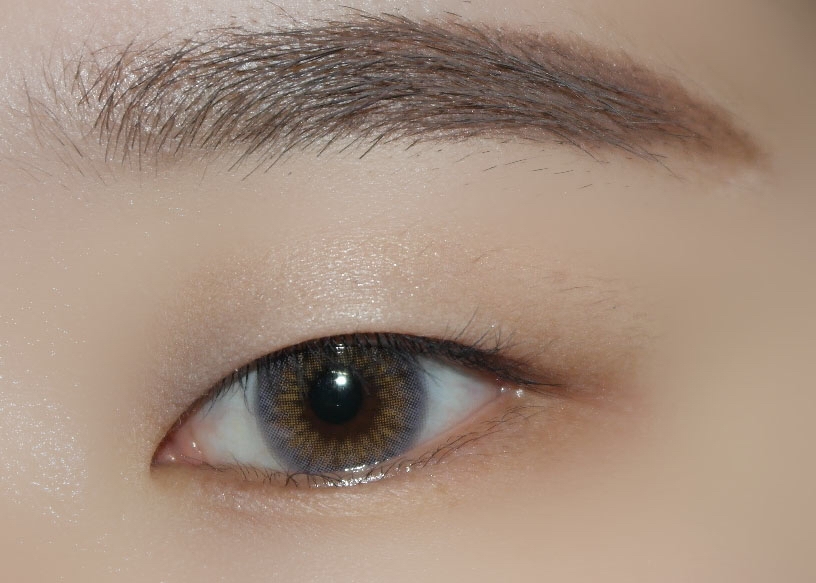 피부와 눈썹을 마친 쌩눈을 준비해주세용
#렌즈 는 #오렌즈 #라벤더골드 에용
봄에 눈동자도 꾸며줍시다 
