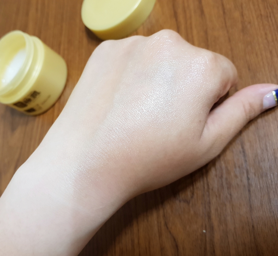 바른후에 흐르는 광채! 그런데 보이는 광채만큼 끈적....