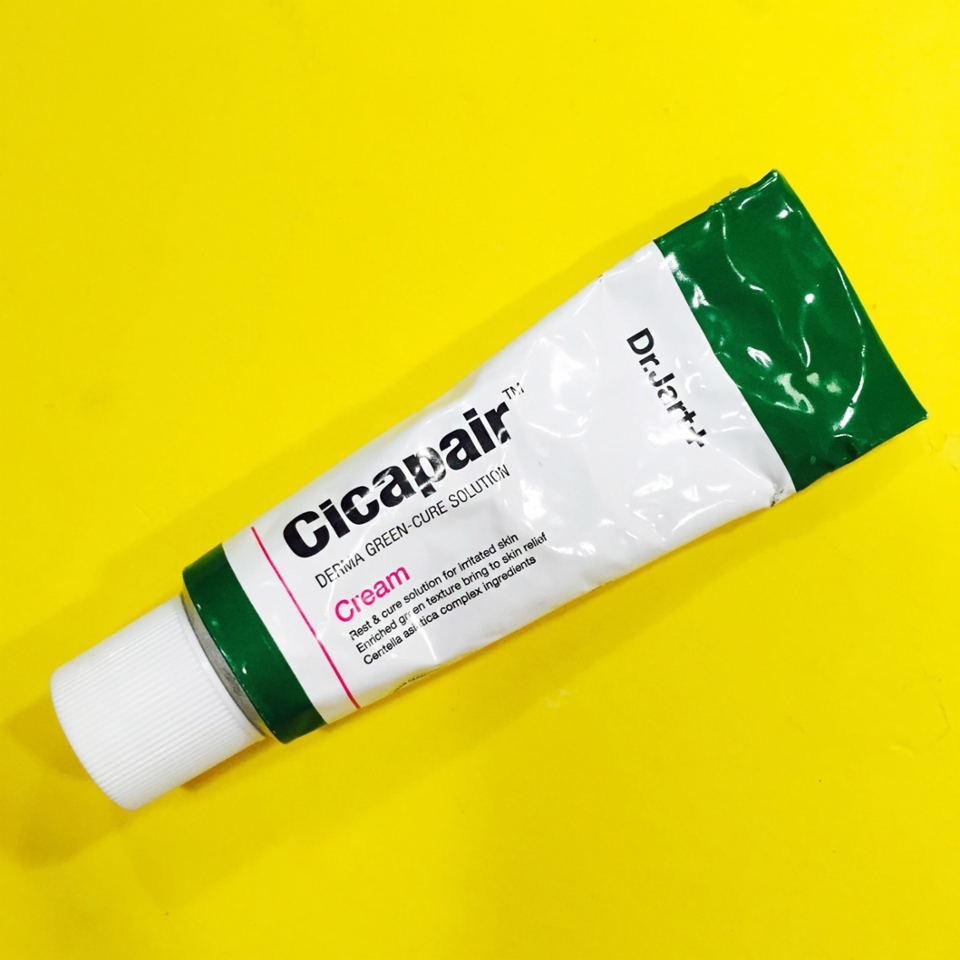 닥터자르트 시카페어 크림 
용량 : 50ml
가격 : 45,000원 

트러블 케어용으로 톡 튀어나온 뾰루지가 쏙- 들어간다는 크림!
부작용 후기를 찾기 힘들정도로 많은 사람들이 효과를 봤다고 해요.