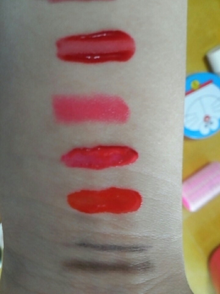 자 이제 발색샷💞(위에서부터)
에뛰드 아이브로우 브라운
다이소 아이브로우 그레이
립톤 겟잇틴트 레드핫
페리페라 루미팡
에뛰드 립스틱
토니모리 딜라이트 입니당!!