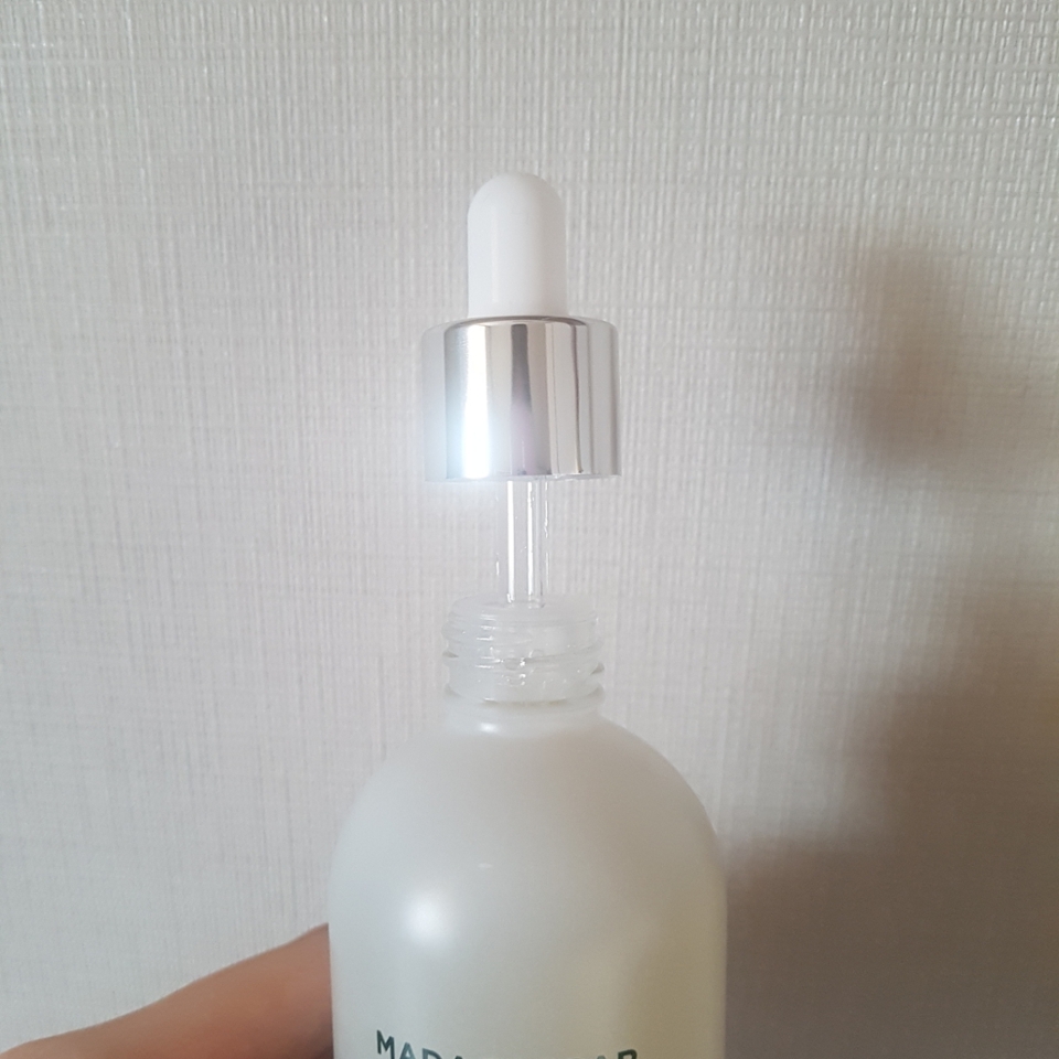 앰플을 흘릴일은 없지만 아주 조금 불편한점은 스포이드가 저기서 잘 안나와요 ... 좀더 힘줘서 당겨야합니당