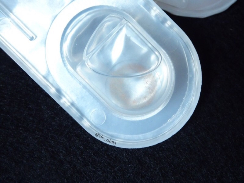 브라운은 어떤 렌즈라도 데일리하게 사용할 수 있눈 색상의 렌즈잖아요ㅎㅎ
카리브 3콘 브라운은 약간의 소용돌이같은 그래픽으로 너무 무난하지도 않게 예쁜 렌즈에요.