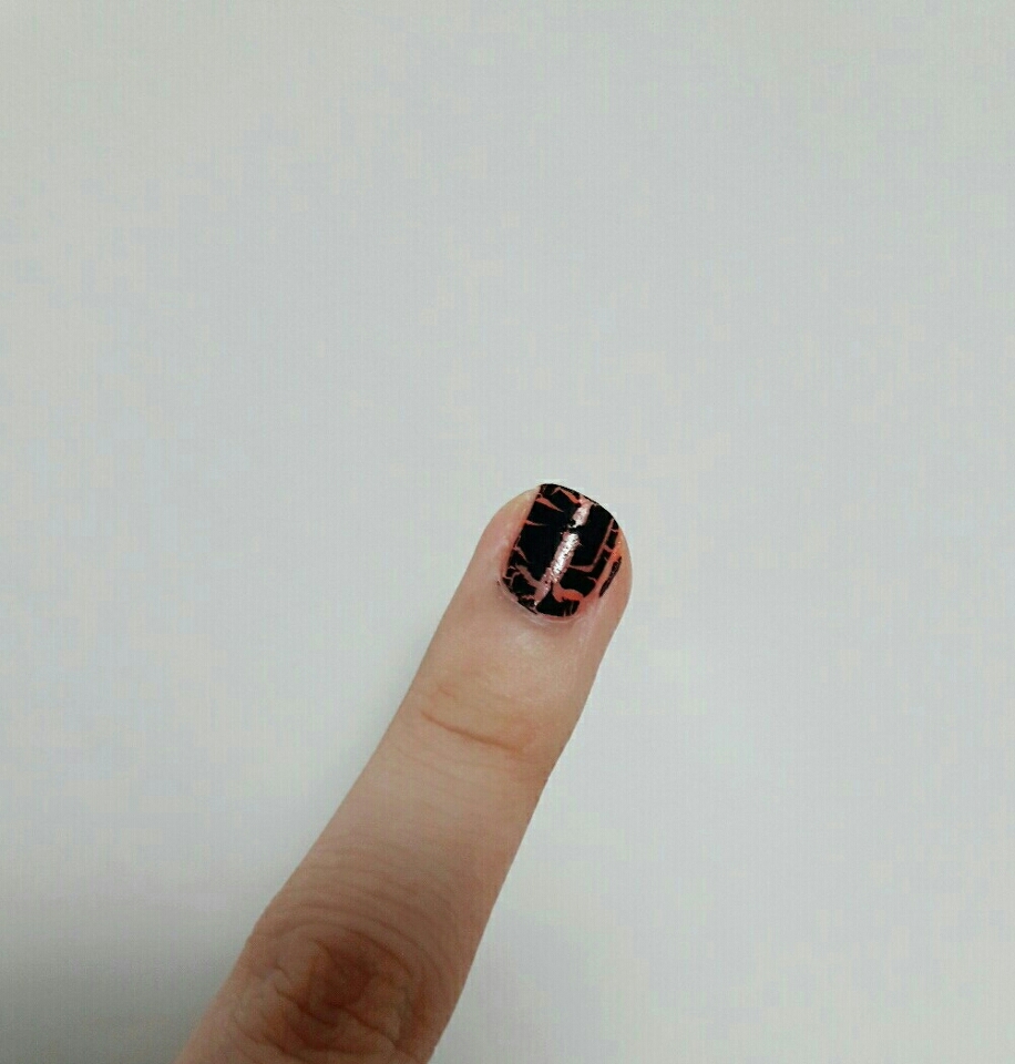 사르르르르 갈라집니다