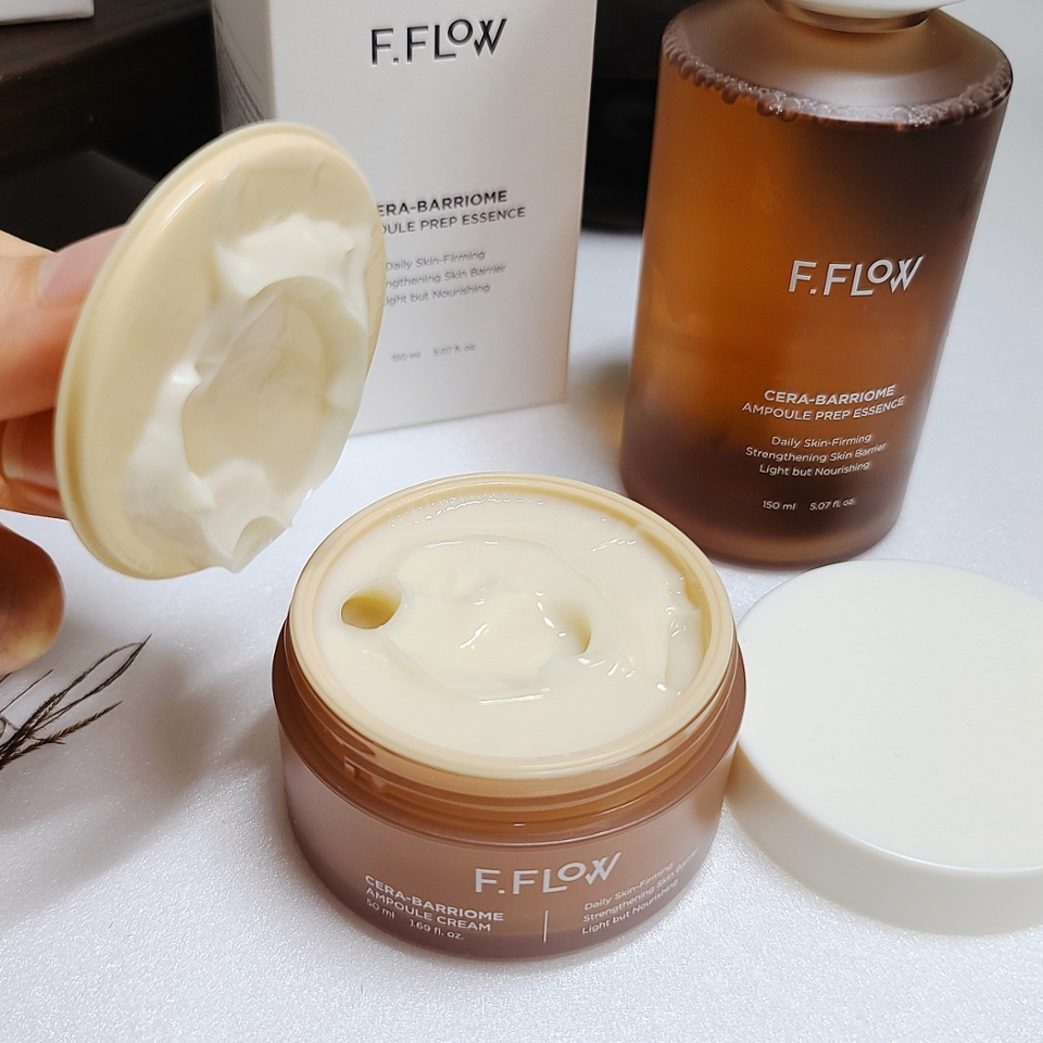 세라베리옴 앰플 크림은 매끈 쫀쫀한 텍스쳐로 덧발라도 답답함, 밀림 제로!

​

딱 적당한 두께감으로 체온에 사르르 녹아들듯 흡수되어 부담 없이 탄탄한 안티에이징 케어를 할 수 있는 제품이에요

