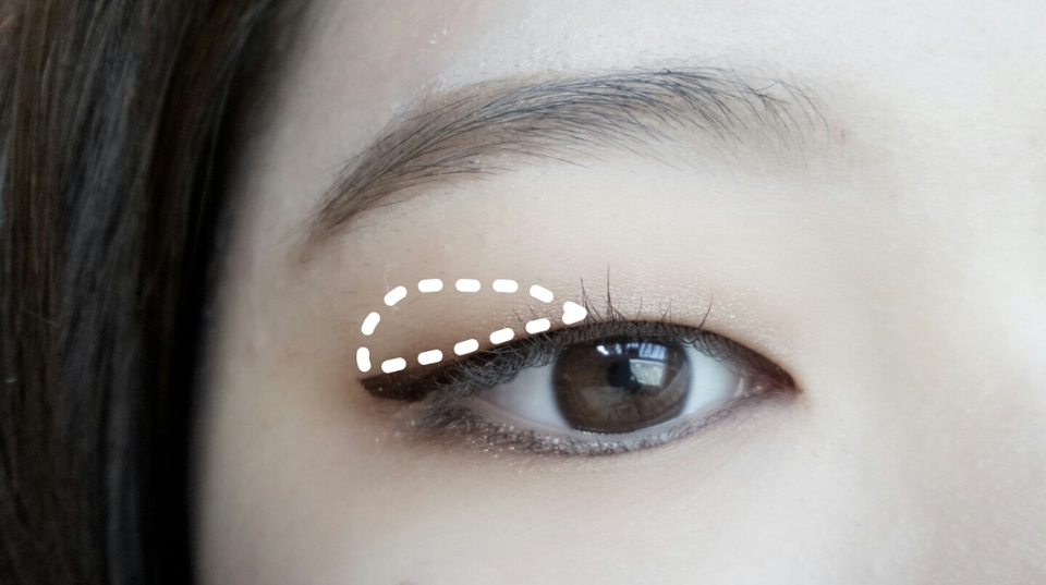 그리고이부분에는좀더진한브라운펄섀도우를발라요