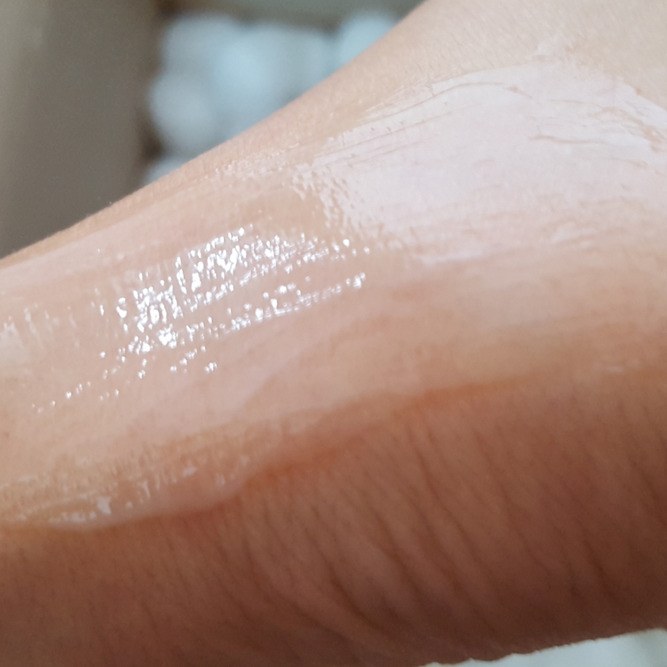 겉돌거나 하는 느낌없이 샥 발려요.