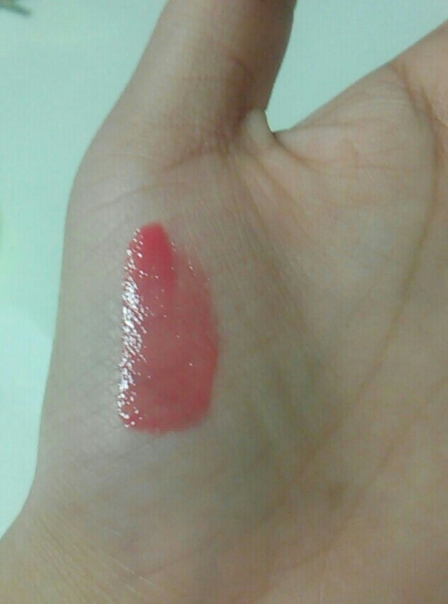 정말 예쁘죠 ㅜㅠㅠ
물먹은 레드에 코랄을 섞은 색이에요
얘도 제가 매장에서 테스트 하고 바로 산..ㅎㅎ
얘는 봄웜분들께 더 잘 어울리실거에여 ♥