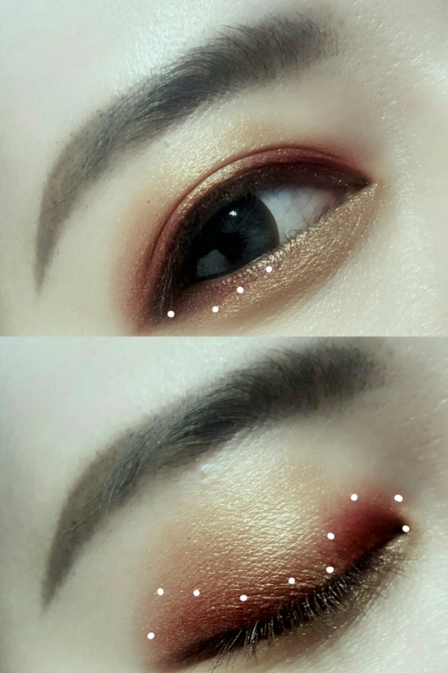 눈밑삼각존과 눈꼬리,눈앞머리를 무펄 레드 섀도우와 펄 레드섀도우를 섞어서 발라주세요 
(아리따움 모노아이즈-오키드,잭버건디)