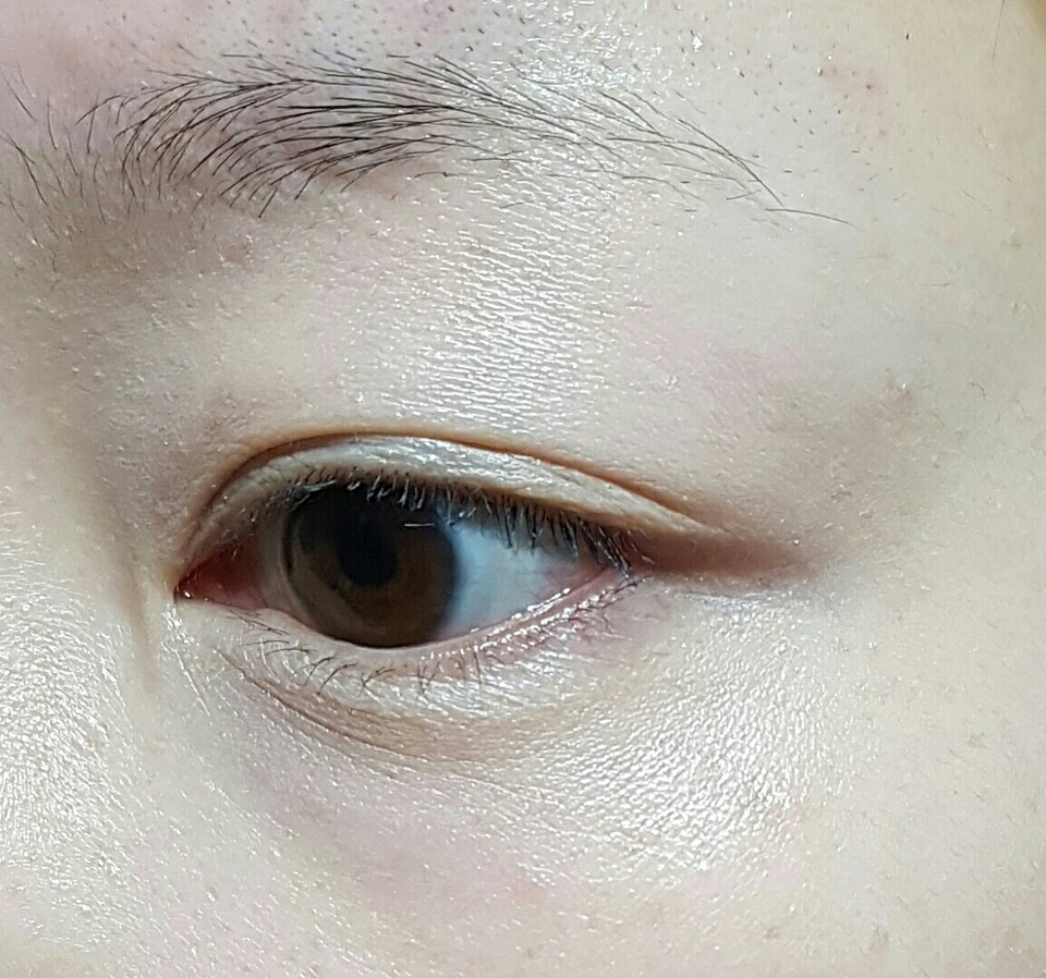 스펀지로 발라줬어용~