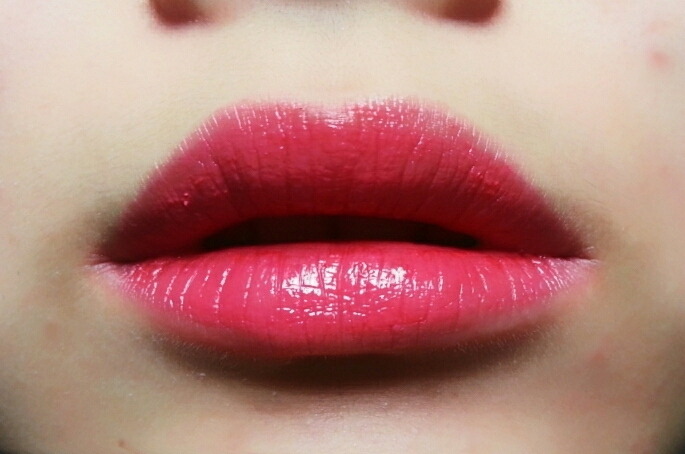 립은 레드립으로 해주었습니다. 핑크를 사용할려면 섀도우 잘색을 연하게해주셔야 어울려요. 레드립은 진하게해도 연하게해도 어울립니다.


미샤 더 스타일 롱웨어 쿠션 크레용 오리엔탈 레드
베네피트 컬러 립밤 (이름을 몰라요.. 용기는 라벤더 컬러에요.