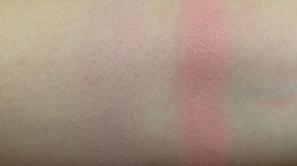 블러셔입니당!! 

1) AND ROSE
봄웜과 여름 쿨톤 분들께 잘 어울릴만한 흰끼가 조금 도는 핑크 블러셔입니당! 연하게 바르면 여리여리 수채화 느낌을 낼 수 있고, 진하게 바르면 블러셔 포인트 메이크업을 할 수 있어용!!

2) PINK MOMENT
얘는 티가 잘 안 나는 컬러긴한데... 쿨톤 분들께, 특히 여름 뮤트 쿨톤 분들께 완전 완전 찰떡일 회색끼가 돌면서도 흰끼가 도는 라벤더 컬러 블러셔예용. 얘는 정말 살짝 펄이 들어 있어서 앞볼 애플존에 바르면 블러셔랑 하이라이터 둘다 역할하는 아이입니당. ❤️