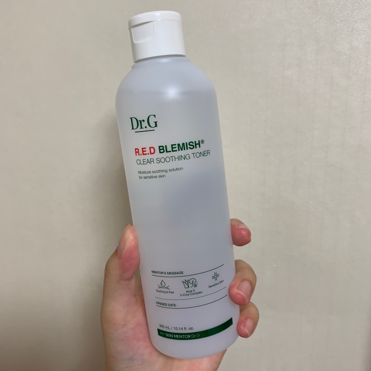 살짝 불투명한 플라스틱 케이스로 구성되어있어요.
그리고 토너 양이 많아서 조금 무게감이 있어요.