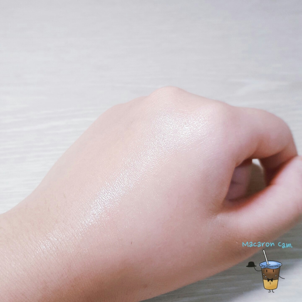 촉촉한데 흡수된 뒤 마무리감이 좀 끈적이는게 단점ㅠㅠ