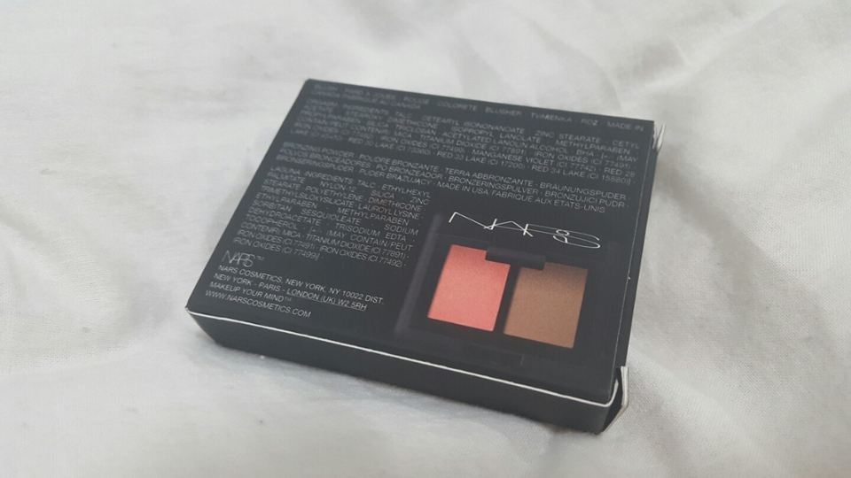 뒷면 이예요

블러셔는 오르가즘 
브론저는 라구나 입니다

라구나는 듀오나 팔레트 제품들에 굉장히 자주 포함되는 브론저인데요

동생이 강력하게 추천해서  써봤는데 브론저라는 말이 무색할 정도로 자연스럽고 아주 맘에 들더라고요