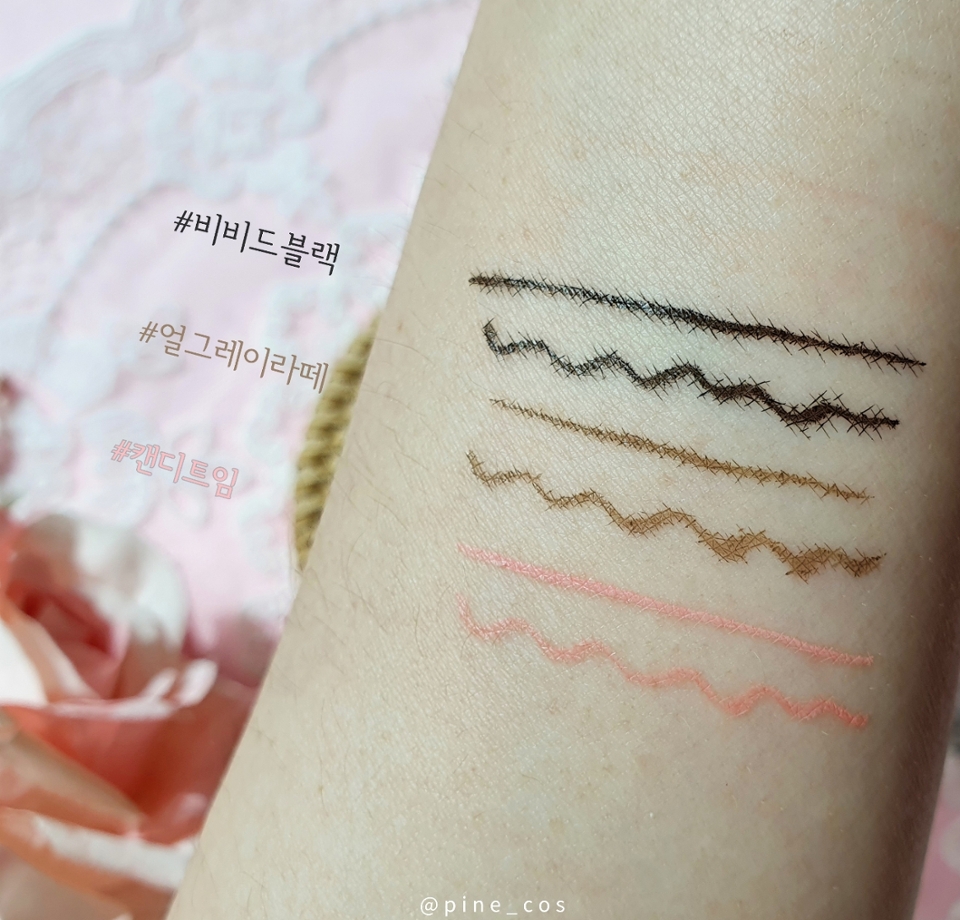 

총 네 컬러가 있는데 제가 사용한 컬러는
비비드블랙, 얼그레이라떼, 트임라떼
세 컬러랍니다 !

심이 굉장히 얇아서 정교하고 세밀한
표현이 가능하겠더라고요 ㅎㅎㅎ
핑크 컬러 라이너는 처음 사용해봤어용
얼그레이라떼&트임라떼 컬러가 
메리몽드에서 독자적으로 개발한 색으로
비건이래서 호감가고 신기했어요



