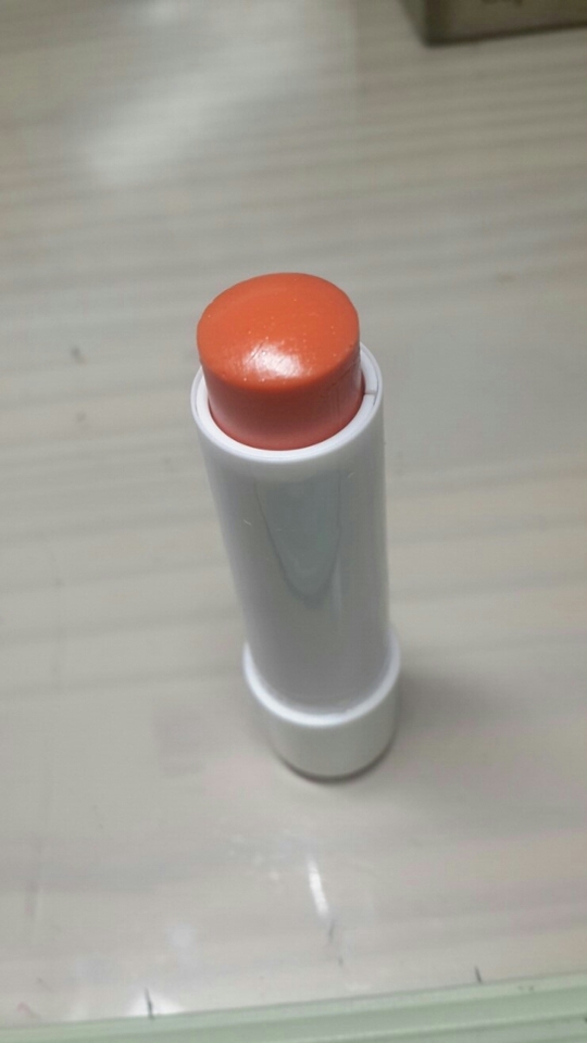 요건 피치!! 사진이 색상을 잘담아내지 못해서 아쉬워요ㅠㅠ

근데 이거 보기엔 코랄컬러 같아요!!

스트로베리가 진한 레드라면, 피치는 코랄이에요 진짜!! 

겉보기엔 색깔은 이뿜ㅋㅋ 사진은 오렌지같이 나왔지만..ㅠㅠ