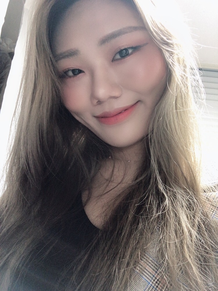 이릏게 톤다운 됨!

진짜 머리 예쁘게 톤다운 되지 않았습니까?
실제로 보면 약간 보랏빛도 돌아서 물빠지는 것도 예쁠 것 같았는데
