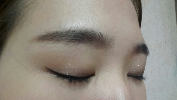 1번. 한철 지난 봄메이크업 
* 전체적으로 조금 따뜻하지만 포근한 느낌으로 셰도우를 사용해서 완성해 봤어요! 
*사용제품-모노아이즈(얼쓰,호프인아이)에뛰드하우스(피치못할핑크,발레클래스,플레이101:50번) 키스미히로인메이크아이라인(브라운)