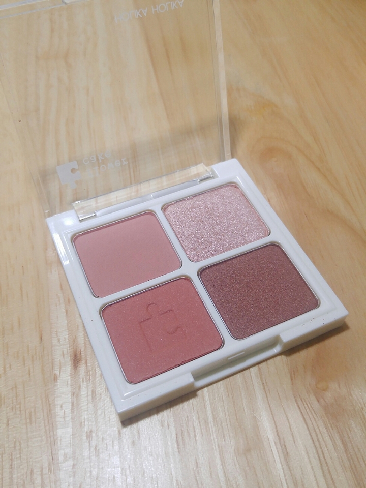 딱 열자마자 피스매칭 섀도우의 컨셉인 퍼즐 모양이 눈에 띄어서 너무 기여웠어요😍