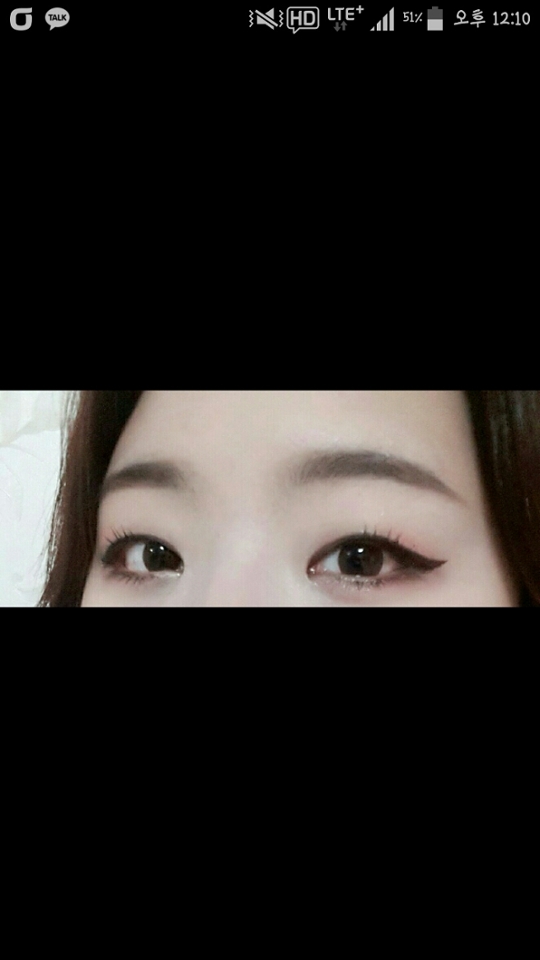 이건 화장법 바꾸기전의 예전 눈화장인데, 바꾼후보다 답답한 느낌이 나요 (아이라인만 4미리)