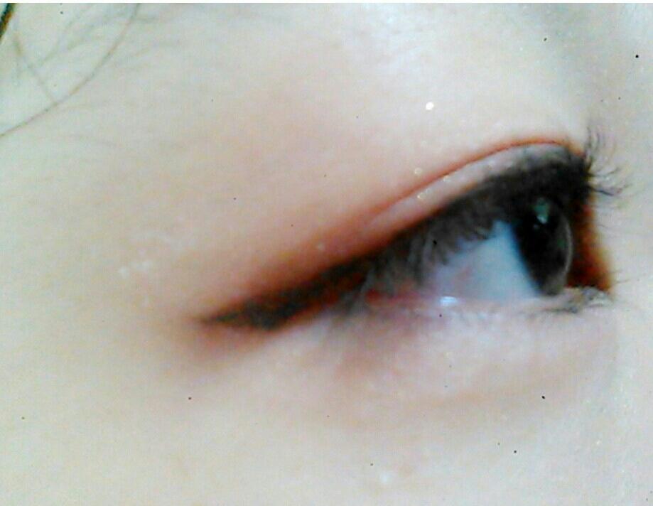 더 자세히 보면 이런느낌…?
봄에 어울릴법한 화장이죠ㅎㅎ 