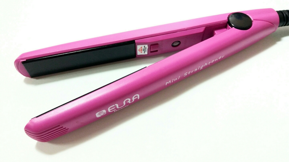 실제 색감에 가장 가깝게 찍었구요, 1분에 130°까지 올라간다고 하네요!
또, 선의 길이가 1.8m 라고 합니다~ 장시간 사용은 되도록 피하시는게 좋아요 ㅎㅎ