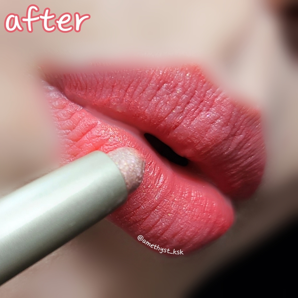 마지막으로 립 활용 컷.

색상만 있는 매트 틴트 바른 후에
펄을 톡톡톡 올려주었어요.

그럼 은은하게 반짝이는 립을 연출할 수 있어요.

그런데 개인적으로는 
립보다는 섀도우나 하이라이터로 활용하는게
더 이쁘고 좋은거같아요!

(립에 사용하려면,
펜슬이 더러워지거나 손가락이 더러워지더라구요 ㅠ)



암튼!!
너무나 활용도 짱짱💗🌟
이쁨 한도 초과💟💟
이쁜 애굣살 아이섀도우 찾는분들께
메이크업 초보인 분들께
강추하고 싶습니다!!


저는 다른 컬러도 갖고 싶네용 ㅎㅎ


* 해당 브랜드로부터 제품만을 제공받았습니다



#스틸라 #stila #트라이펙타메탈리카
#키튼 #스틸라키튼 #키튼키튼카르마비교 #kitten
#스틸라글리터 #스틸라트라이펙타
#스틸라스틱 #스틸라글리터스틱 #스틱섀도우
#스틸라스틱섀도우 #섀도우 #섀도우추천  #아이섀도우
#애교살섀도우 #애교살스틱섀도우 #애교살글리터 #애교살글리터추천
#글리터추천 #애굣살글리터 #애굣살섀도우 #하이라이터
#스틸라하이라이터 #스틸라아이섀도우






