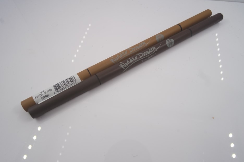 홀리카홀리카 원더 드로잉 스키니 아이브로우 라이트브라운 / 0.05g / 6,900원​
홀리카홀리카 원더 드로잉 스키니 아이브로우 다크브라운 / 0.05g / 6,900원​
