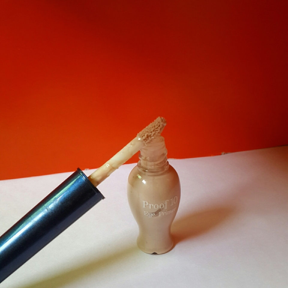 프라이머 팁은 이렇게생겼어요! 컨실러 팁이랑 비슷한거같네요 바를때 부드러워요