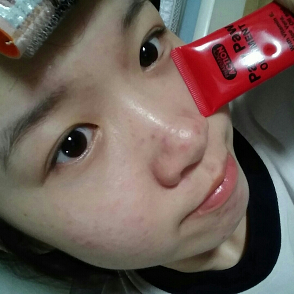 자 이제 이번 메이크업에 하이라이트 라고 볼 수 있는 포포밤(?)!
이 밤은 약간 바세린?이랑 비슷한 개념의 밤인데 건조한 피부, 팔꿈치, 립밤 등등 다양한 용도로 사용가능한 일종의 멀티크림이예요!
