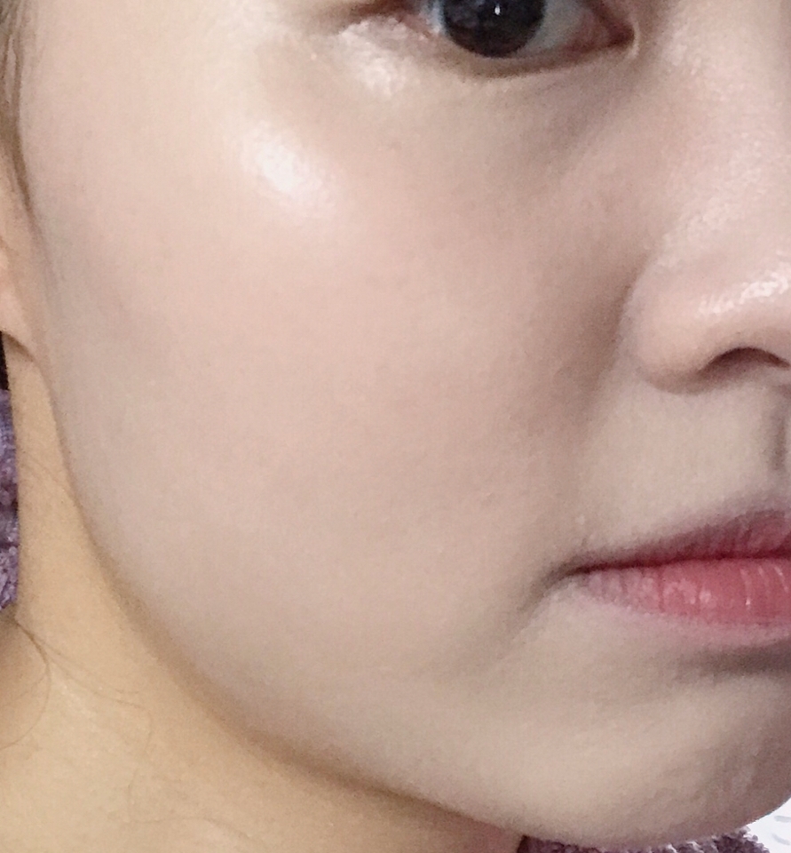 밝고 전체적으로 피부톤이 맞춰졌어요
커버력도 괜찮아서 볼의 붉은기나
코나 입주위 칙칙한 부분도 커버되었습니다!

가성비 괜찮게 사용하기 좋은
로드샵 파운데이션 같아요!❣️

#언파이벤트 #어퓨 #커버팡 #파운데이션 #가성비

☀️이 리뷰는 어퓨로부터 제품을 제공받고 솔직하게 작성한 리뷰입니다☀️